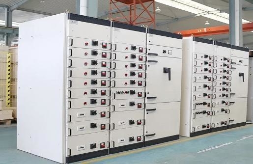 تابلو برق فشار ضعیف با حداکثر جریان 4000 آمپر، منطبق با استانداردهای IEC61439-2 و ابعاد محفظه 600x800x2200